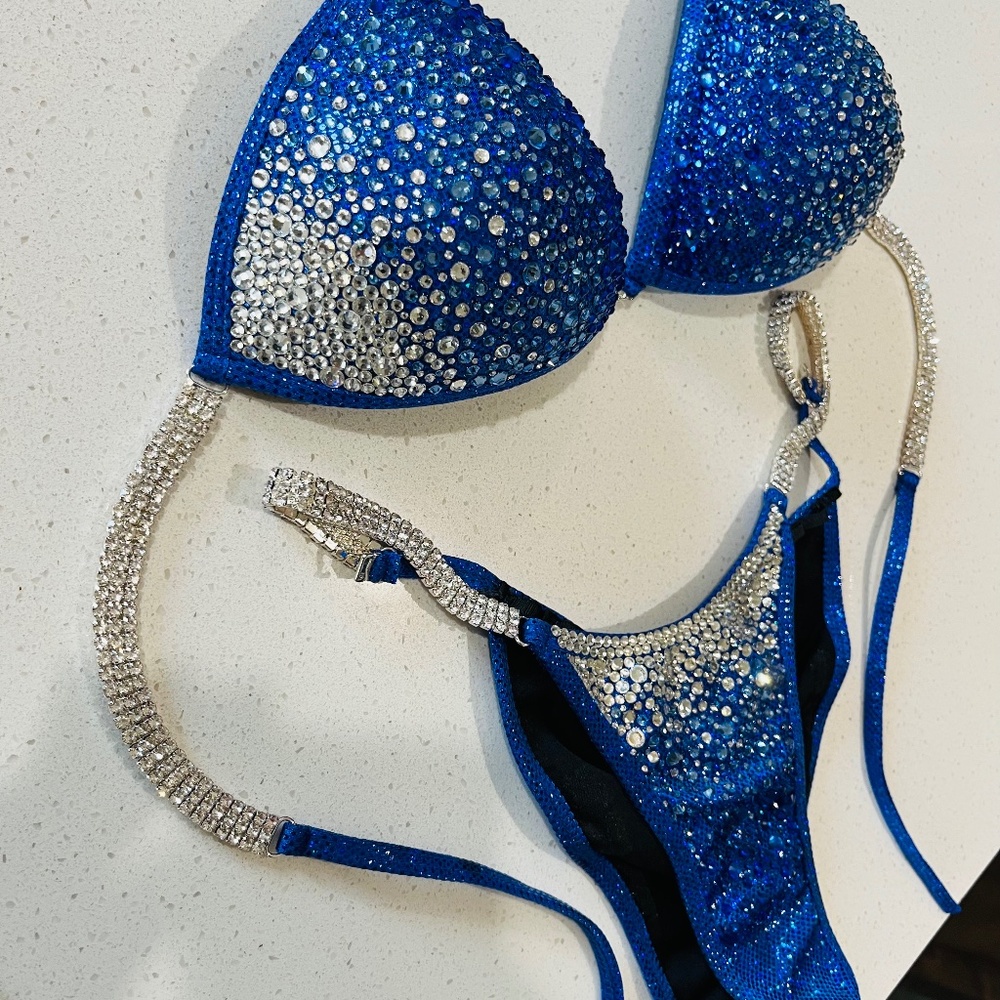 Competition suit for bikini competitors